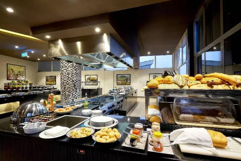 Protea Hotel By Marriott Kampala Skyz