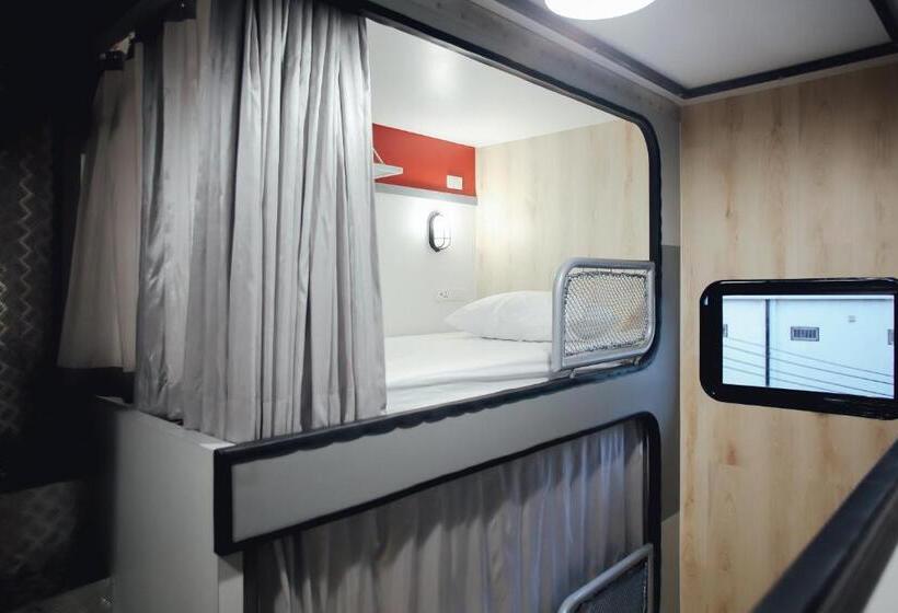 هاستل Tales Khaosan