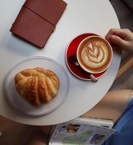 هاستل Tales Khaosan