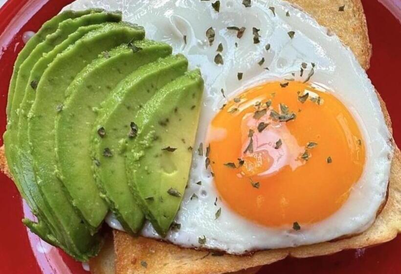 هاستل Tales Khaosan