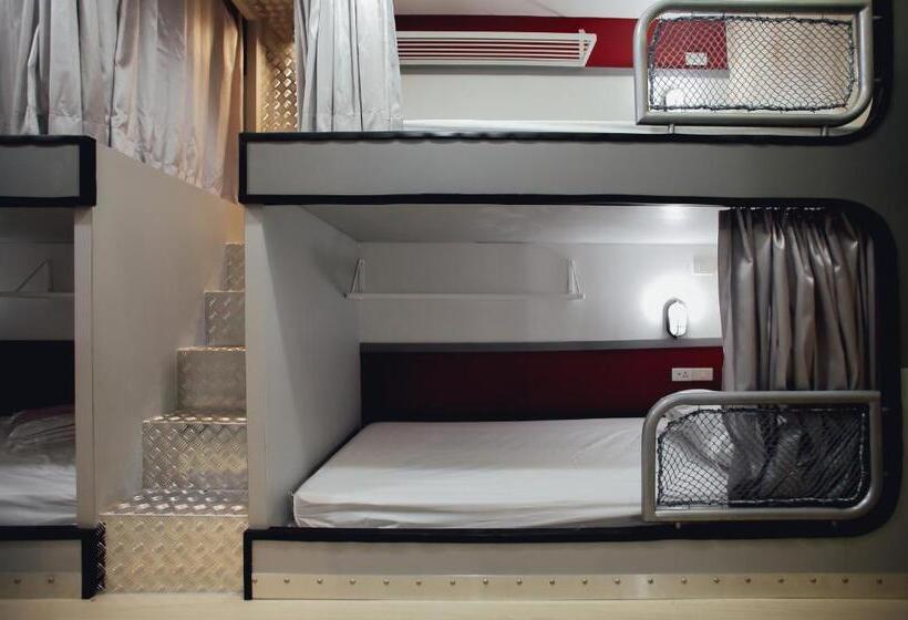 هاستل Tales Khaosan