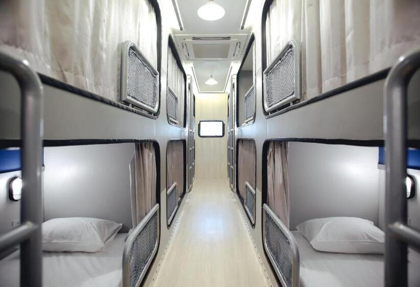 هاستل Tales Khaosan