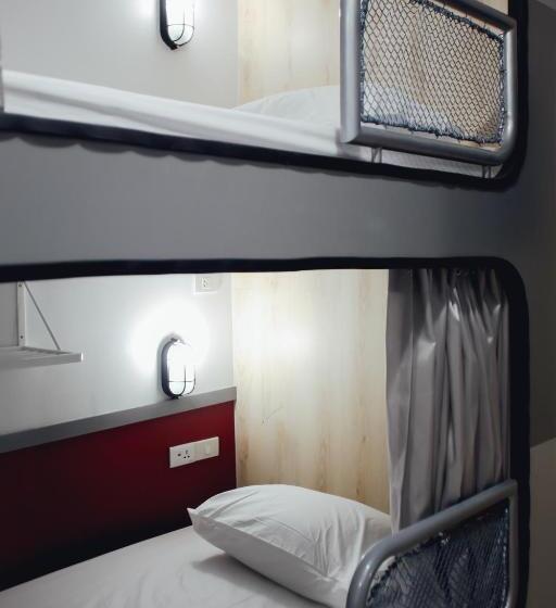 هاستل Tales Khaosan