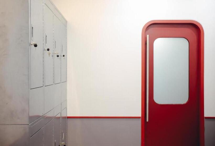 هاستل Tales Khaosan