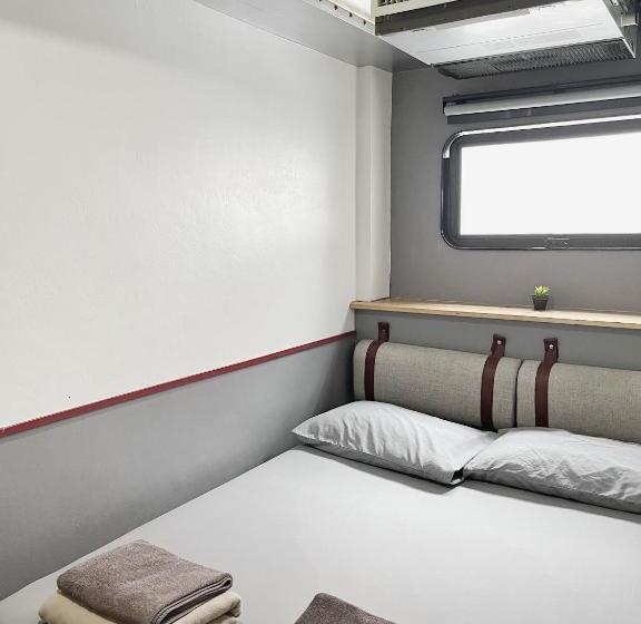 هاستل Tales Khaosan