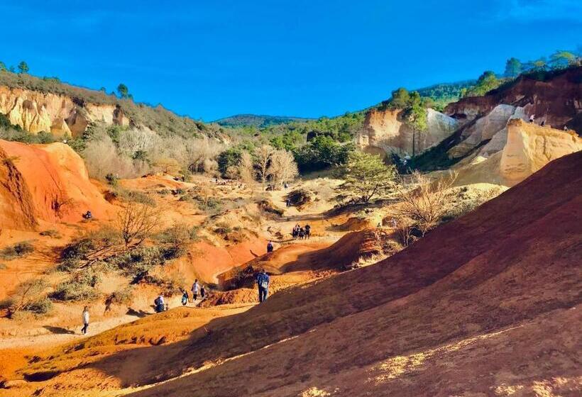 تختخواب و صبحانه Domaine De La Brave