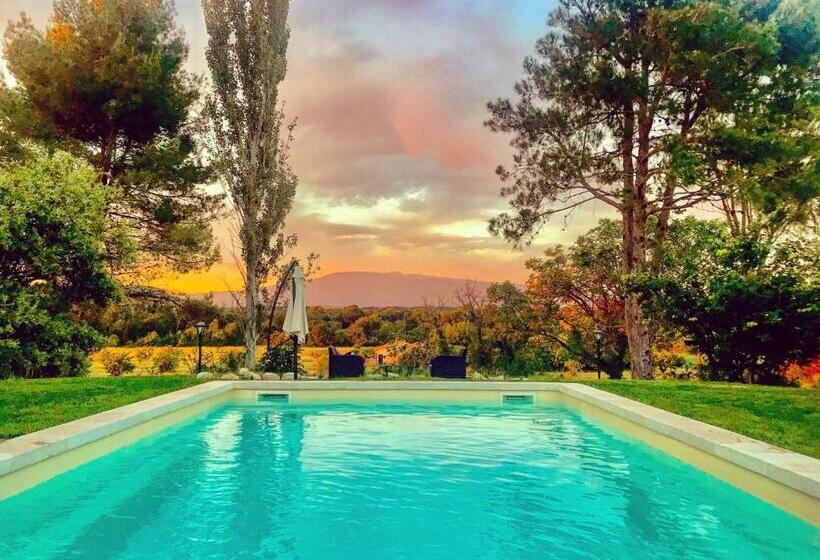 تختخواب و صبحانه Domaine De La Brave