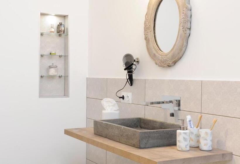 تختخواب و صبحانه Domaine De La Brave