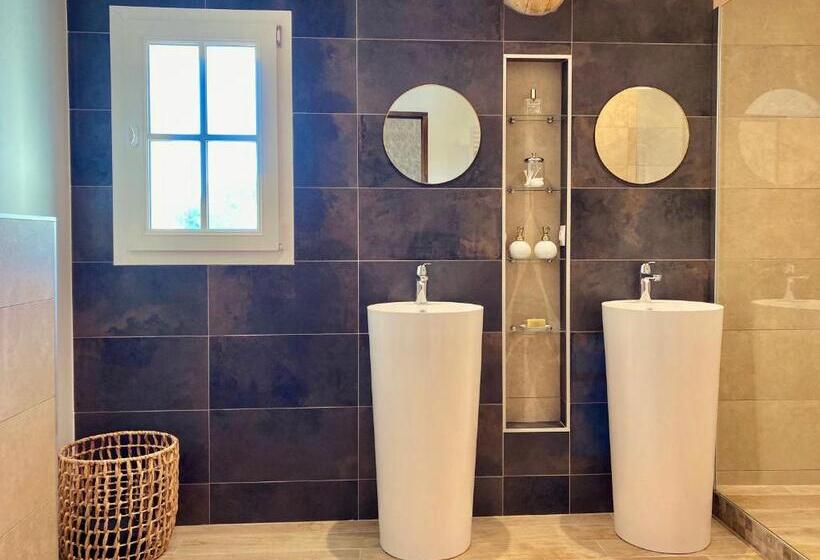 تختخواب و صبحانه Domaine De La Brave