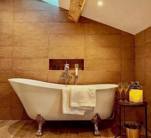 تختخواب و صبحانه Domaine De La Brave