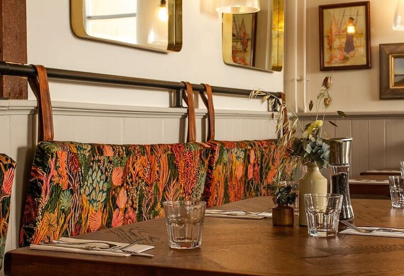 فندق فئة نجمة واحدة The West Bay