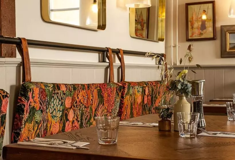 簡易ホテル The West Bay