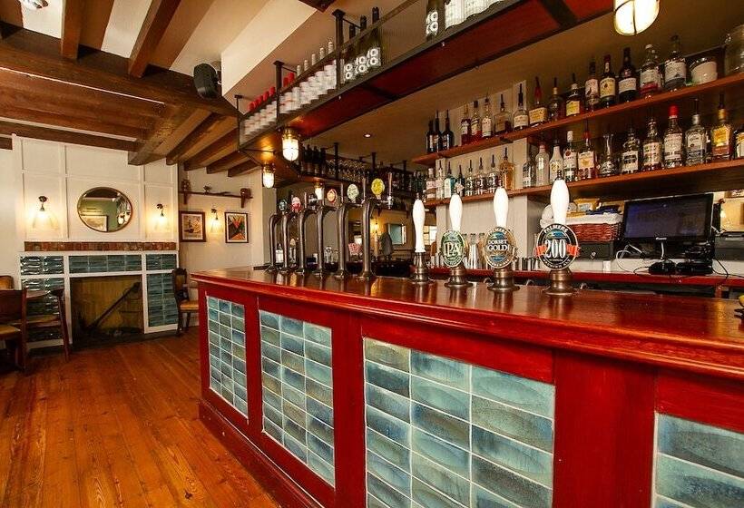 فندق فئة نجمة واحدة The West Bay