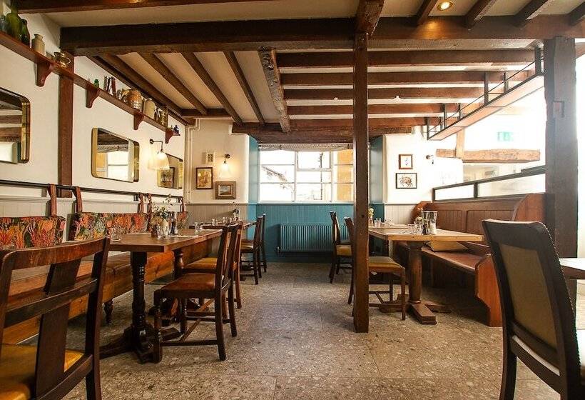 فندق فئة نجمة واحدة The West Bay