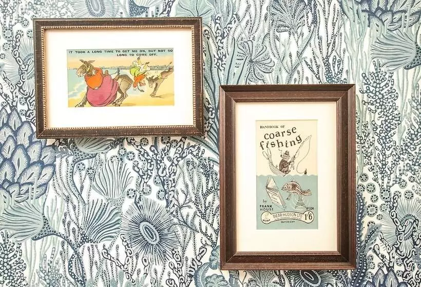 簡易ホテル The West Bay