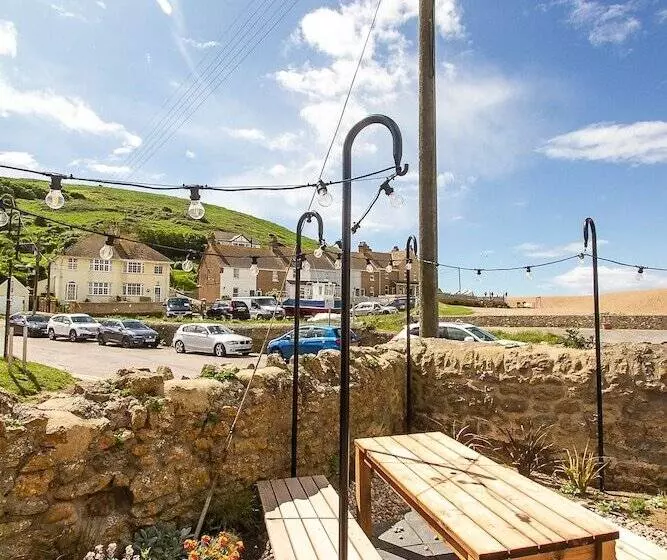 簡易ホテル The West Bay