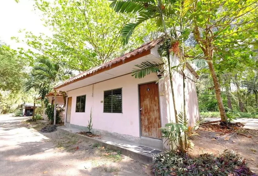 Hotelli Sangthong Resort