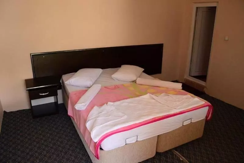 ユースホステル Karadut Pansiyon Nemrut