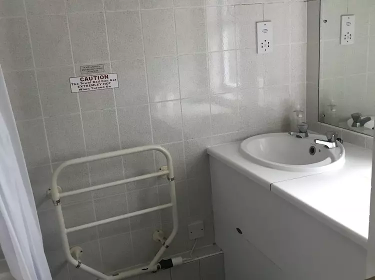 Hostelli The Bell Motel