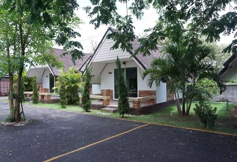 هتل Panichat Resort