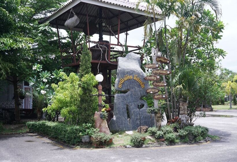 בית מלון כפרי Panichat Resort