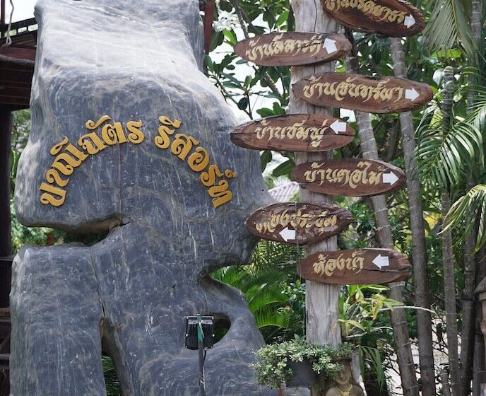 בית מלון כפרי Panichat Resort