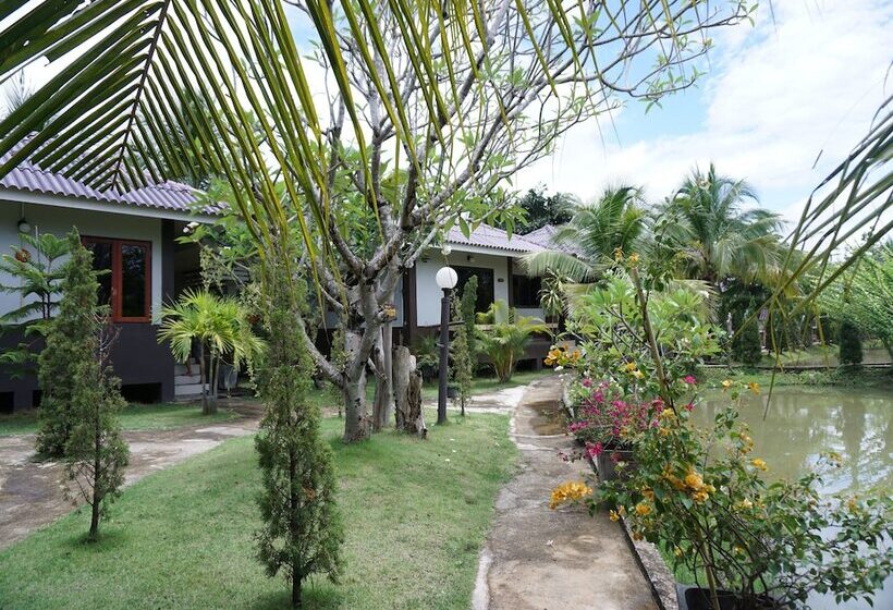 בית מלון כפרי Panichat Resort