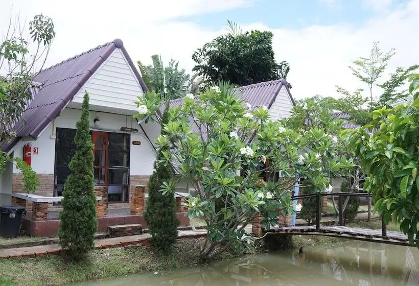 هتل Panichat Resort