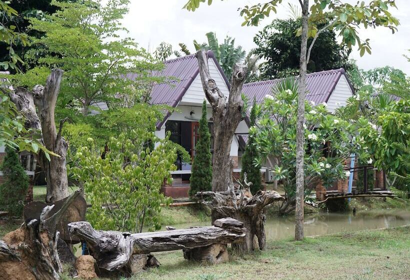 בית מלון כפרי Panichat Resort