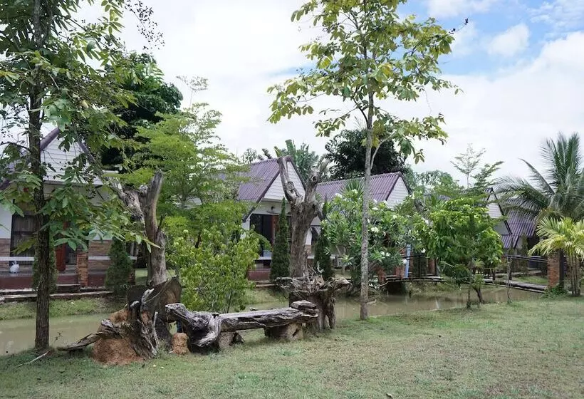 هتل Panichat Resort