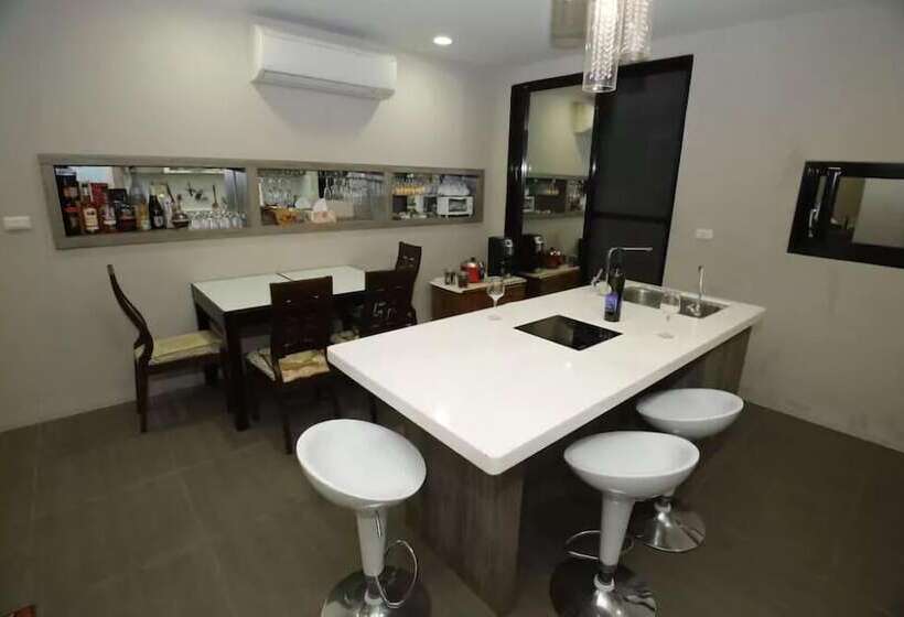 Parkinglot B&b Hostel