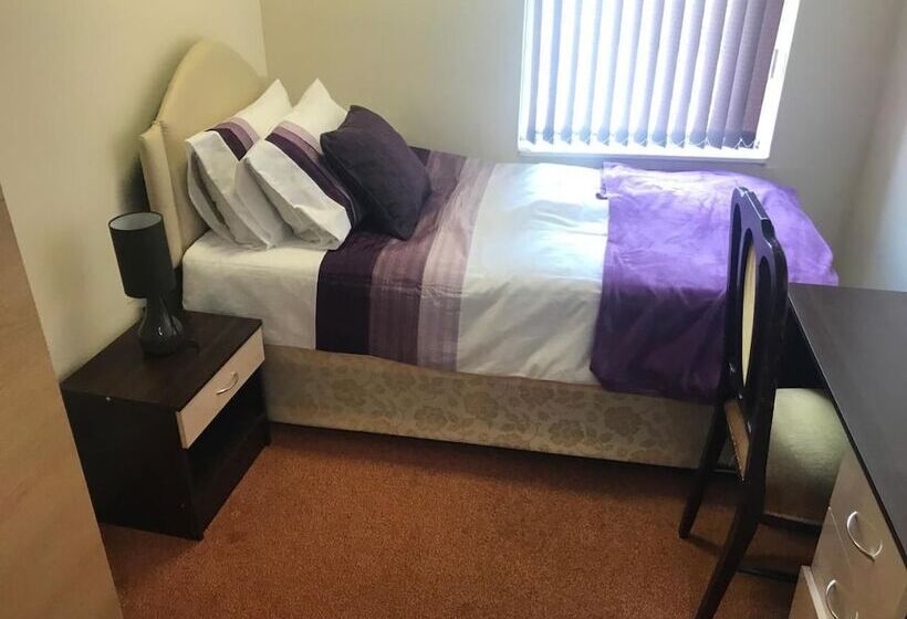 بنسيون Adelaide House