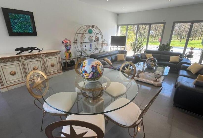 פנסיון Domaine Georges V