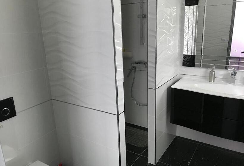 פנסיון Domaine Georges V