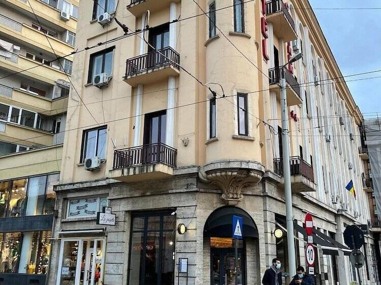 בית מלון כפרי Continental City Center