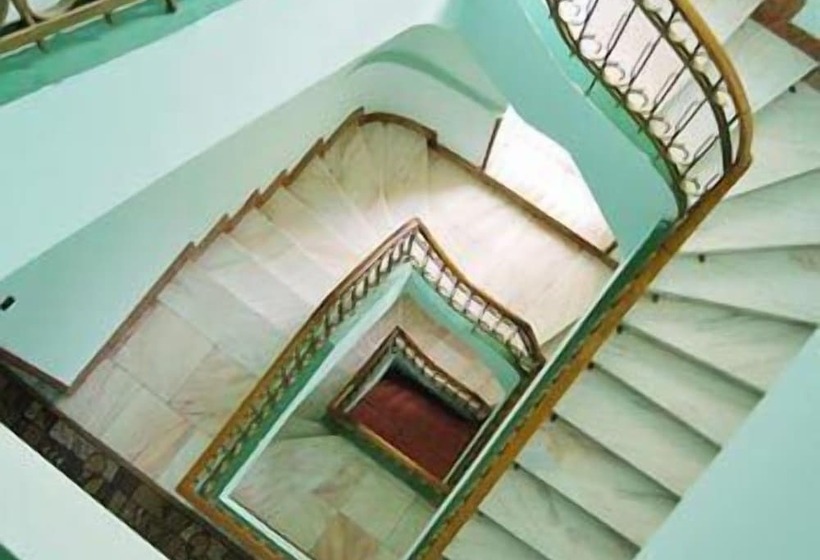 בית מלון כפרי Continental City Center