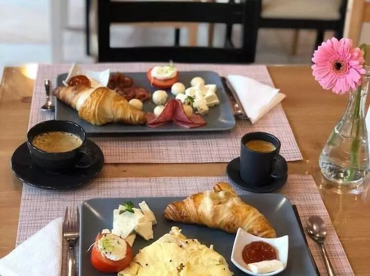 Отель Continental City Center