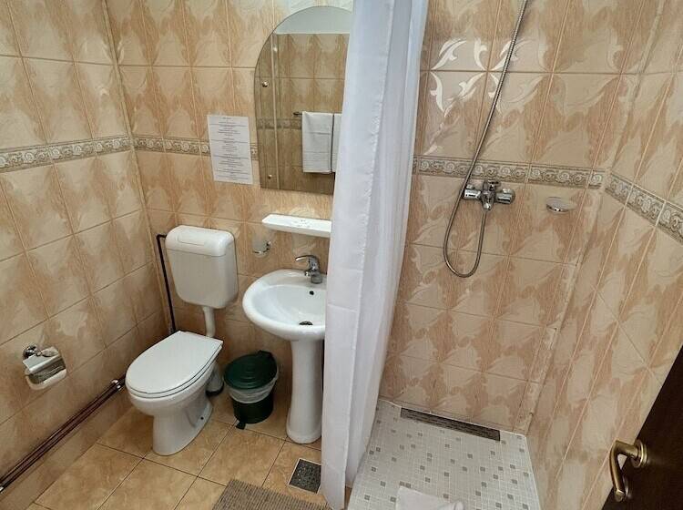 בית מלון כפרי Continental City Center