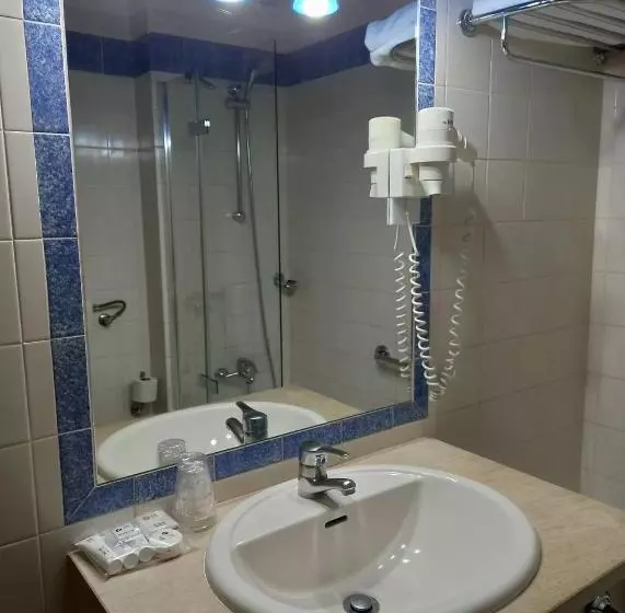 Отель Exe Wellington