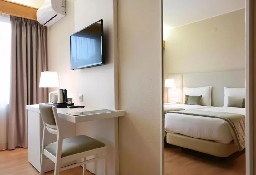 Отель Exe Wellington