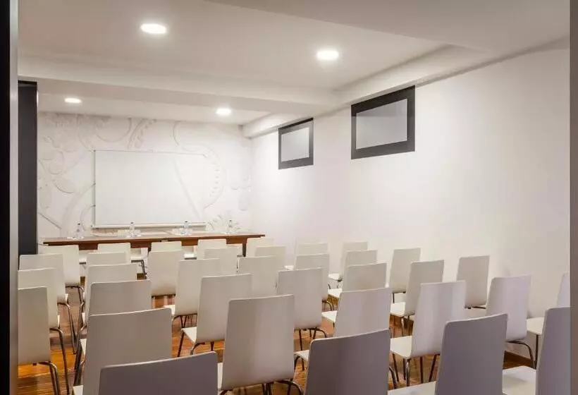 Отель Exe Wellington