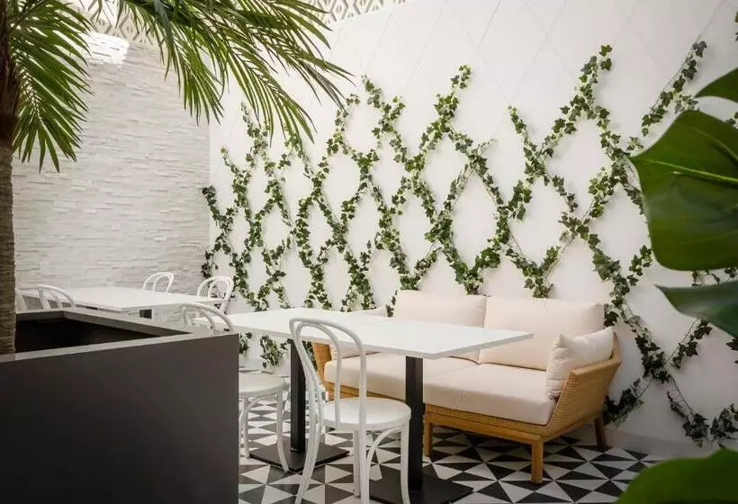 Отель Exe Wellington