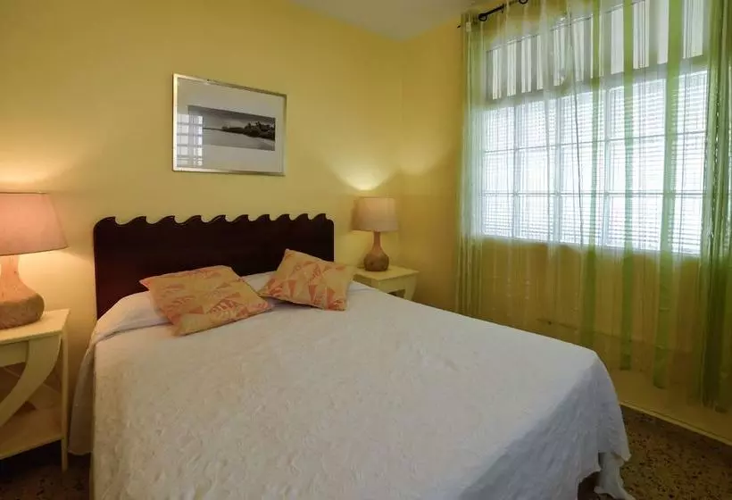 هتل Lemontree Oceanfront Cottages