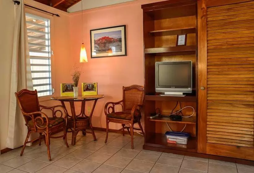 هتل Lemontree Oceanfront Cottages