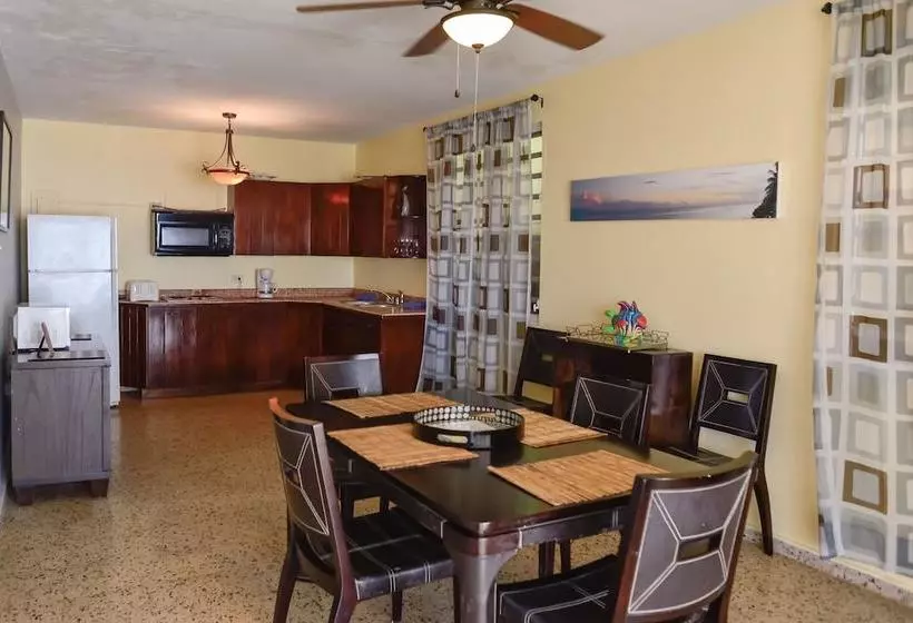 هتل Lemontree Oceanfront Cottages