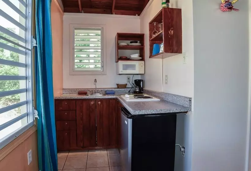 هتل Lemontree Oceanfront Cottages