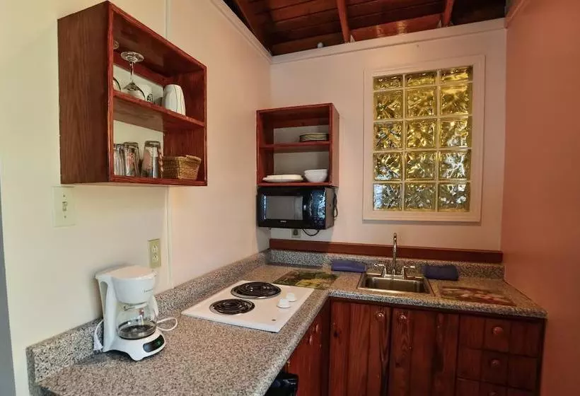 هتل Lemontree Oceanfront Cottages