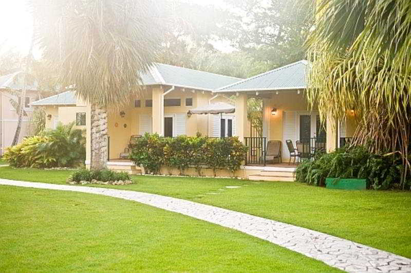 Villa Montana Beach Resort