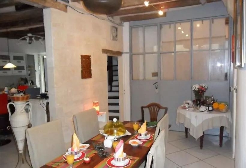 تختخواب و صبحانه Chez Charitha