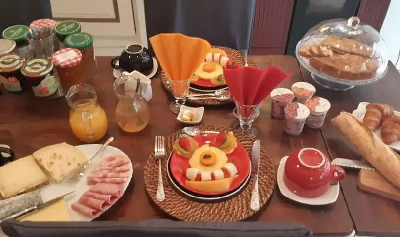 تختخواب و صبحانه Chez Charitha